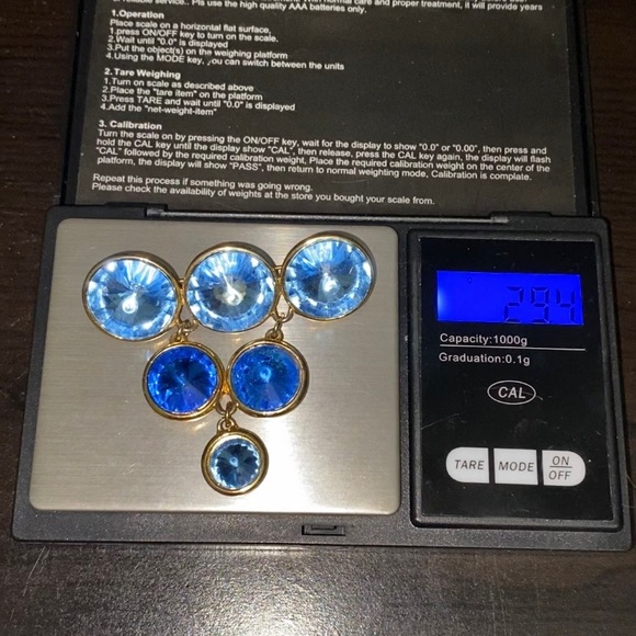 Vintage Unsigned Blue Rivoli Crystal Inverted Triangle Dangling Brooch - Picture 6 of 9